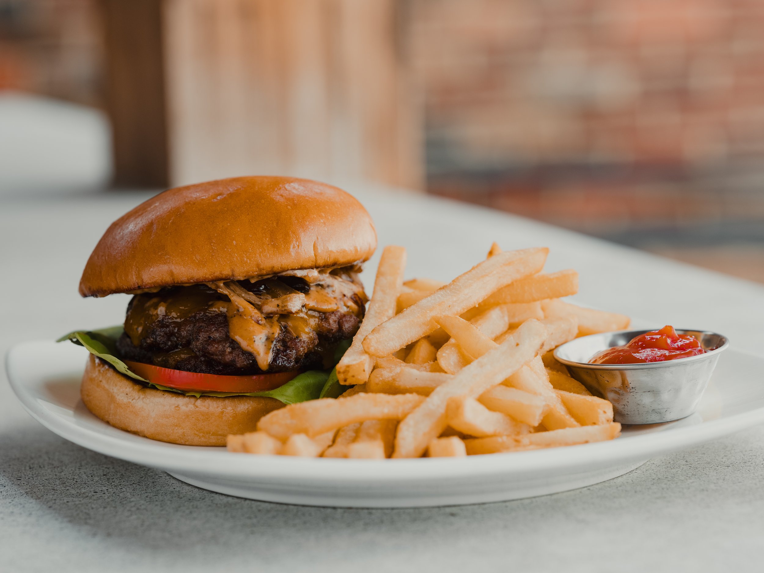 Surf Hound_The Surf Hound Burger_Credit Eric Chapman-20mb.jpg